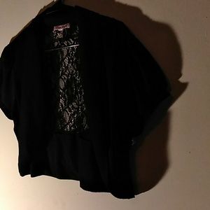 Short sleeve sweater.